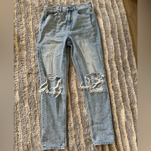 light wash American Eagle jeans, barley ever worn, great shape! - Picture 2 of 2